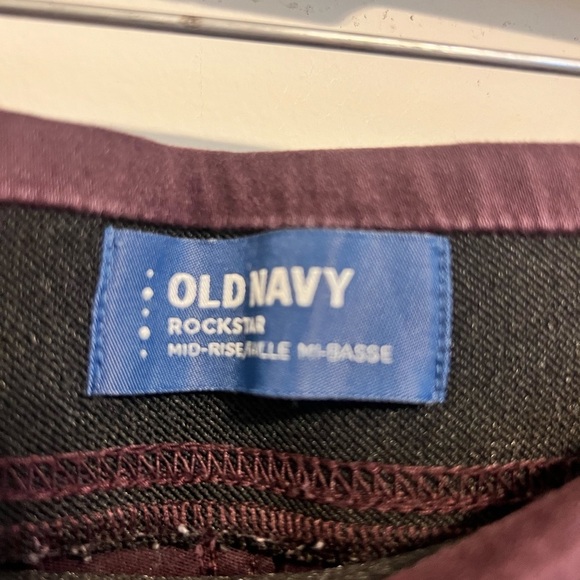 2/$15 Old Navy - Rockstar Maroon Mid-Rise Skinny Pants | Size 6 - Picture 5 of 9